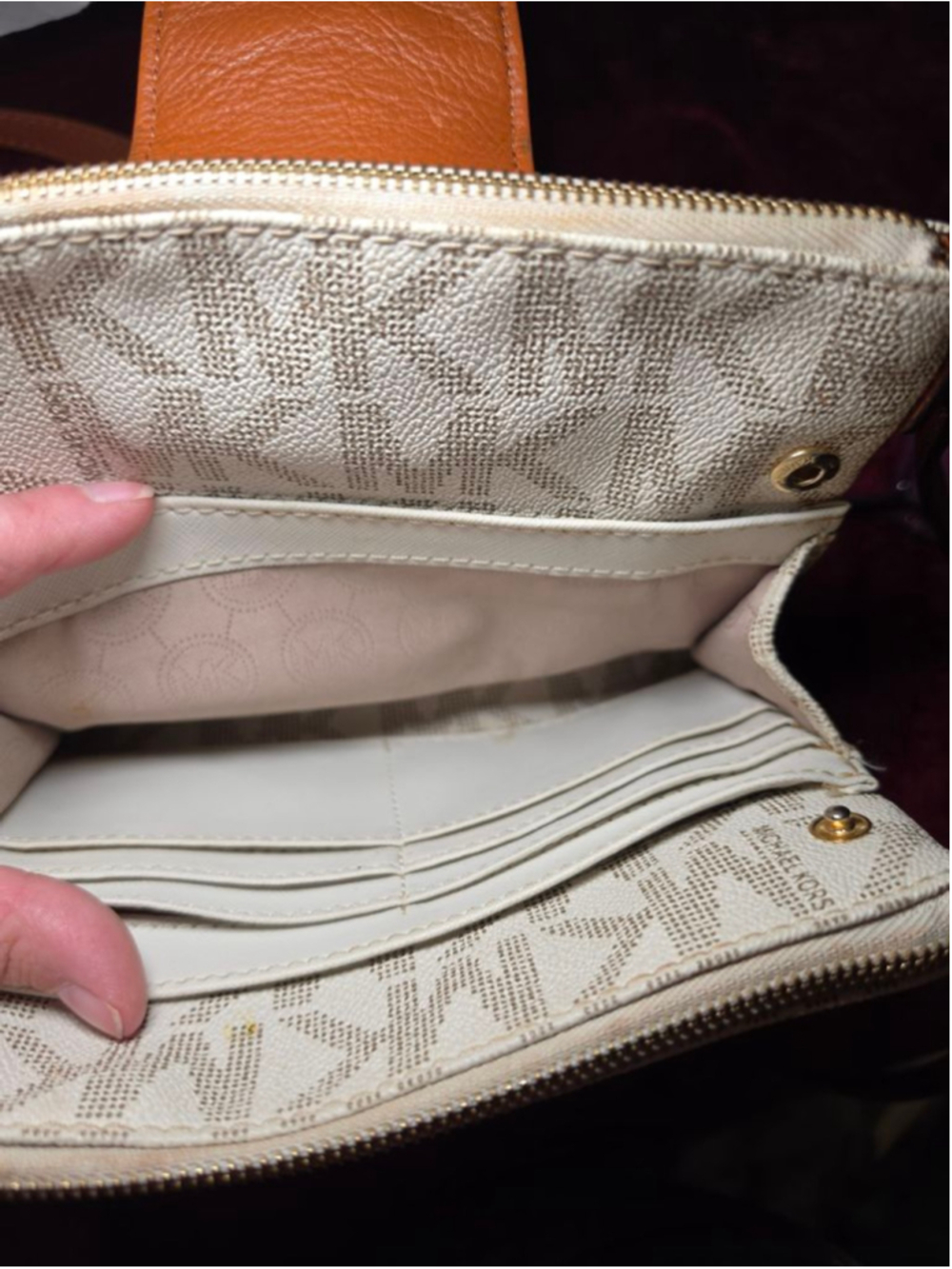 Michael Kors White Fulton Magnetic Messenger Crossbody Bag - Picture 5 of 8